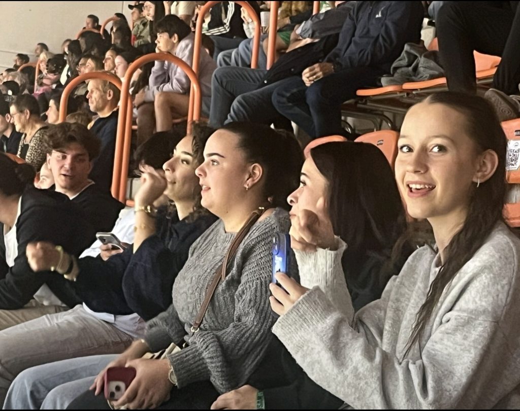 les apprentis du CFA au parnasse pour soutenir l'USAM